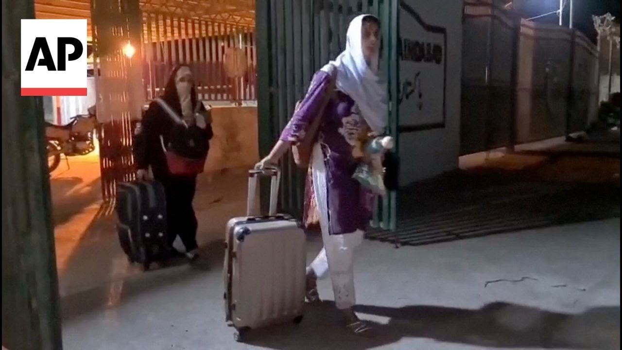 Pakistani families and students fleeing Iran arrive at border crossing